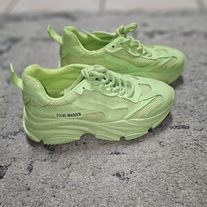 Steve Madden Possession Green Sneakers Size 6.5